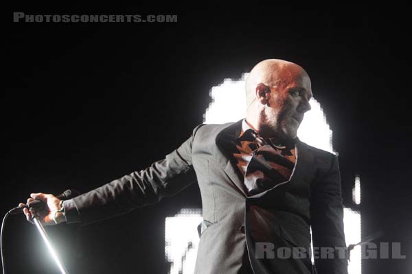 R.E.M - 2008-08-28 - SAINT CLOUD - Domaine National - Grande Scene - 